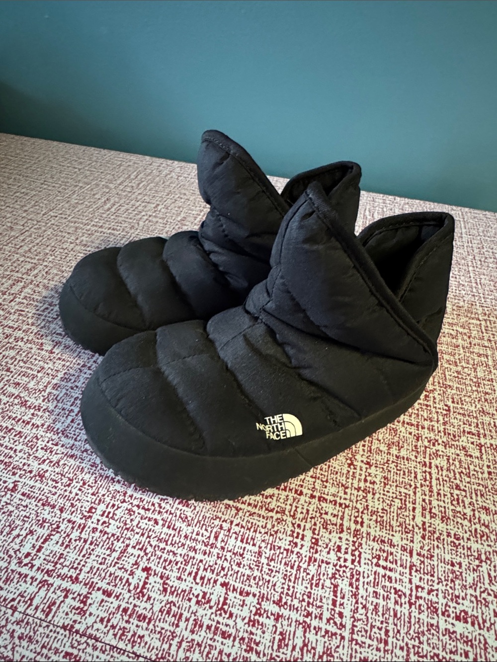 The North Face Black Quilted Kids Slip-On Slippers